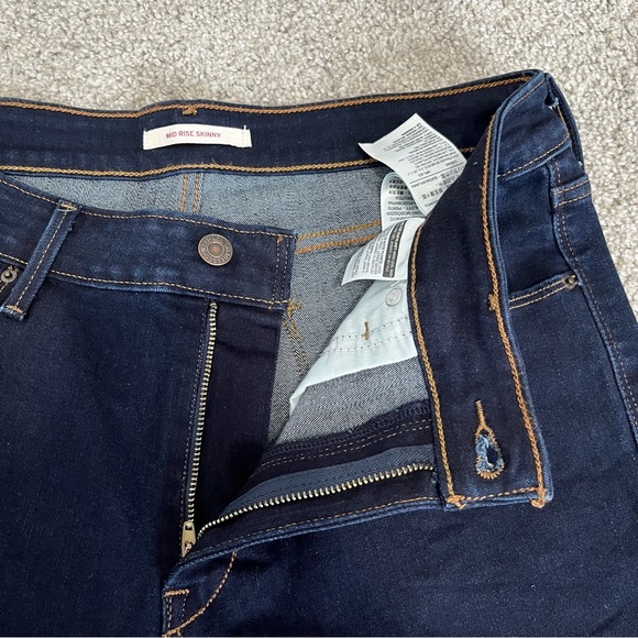 Levi’s mid rise skinny stretchy dark blue jeans - Picture 6 of 11